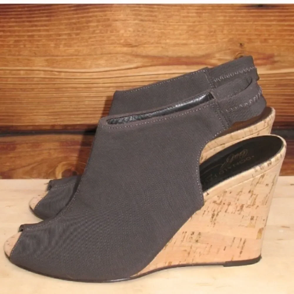 Donald J Pliner Peep Toe Olive Wedges
